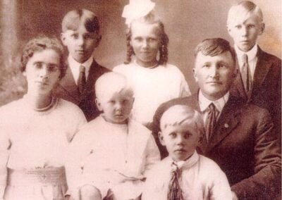 With her first husband and their five children in the 1920s. (Source: Rootsweb)