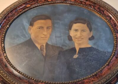 As a married couple. (Source: Rádio Marconi 99.9 FM)