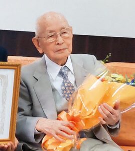 In September 2022, aged 107. (Source: Saitama Shimbun)