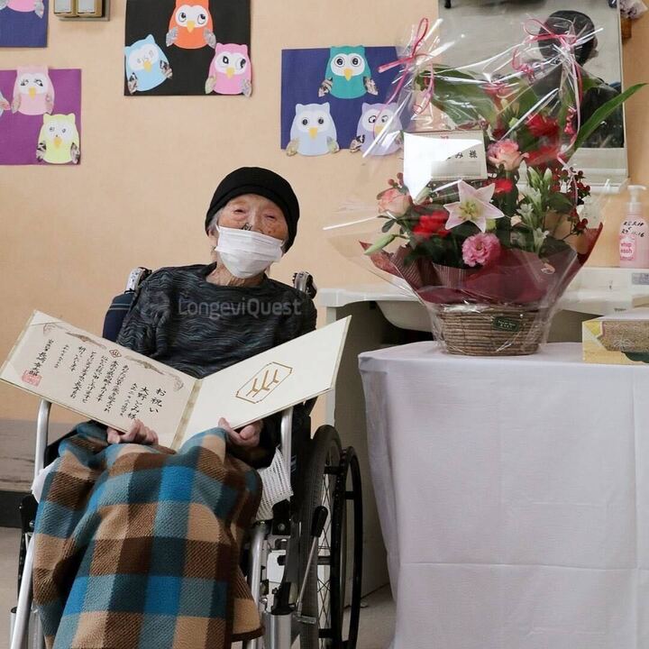 Tomi Ōno at age 112, recognized as the oldest living person in Yamanashi Prefecture.