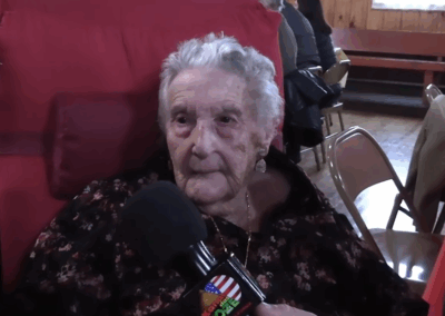 On her 110th birthday. (Source: YouTube/Kanal das Doze)