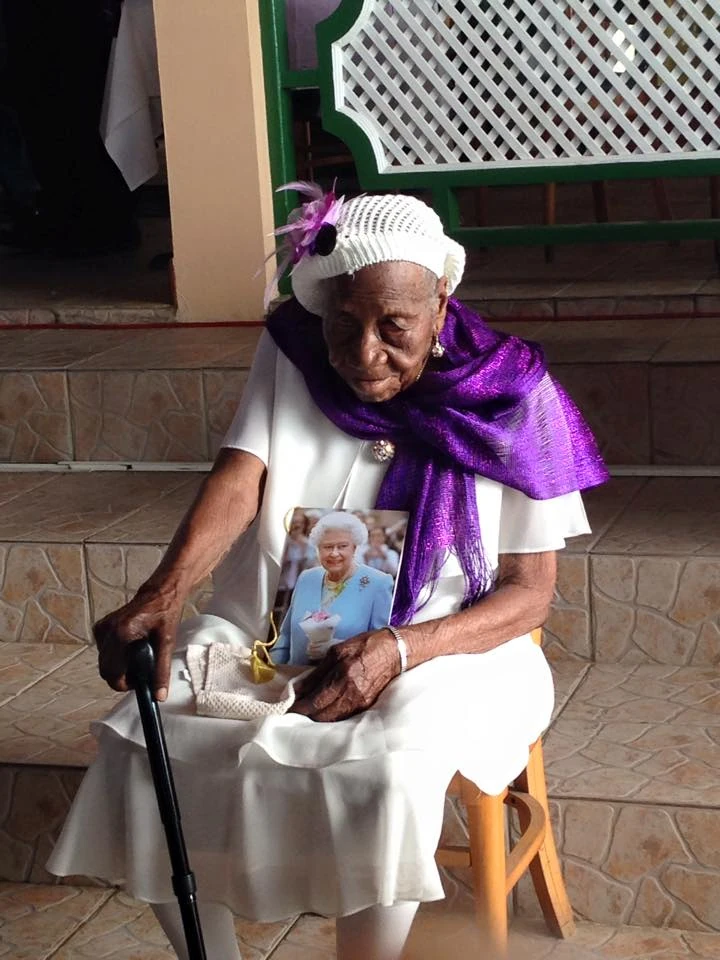 Brown on her 115th birthday in 2015, with a birthday card from Elizabeth II. (Source: Gerontology Wiki)