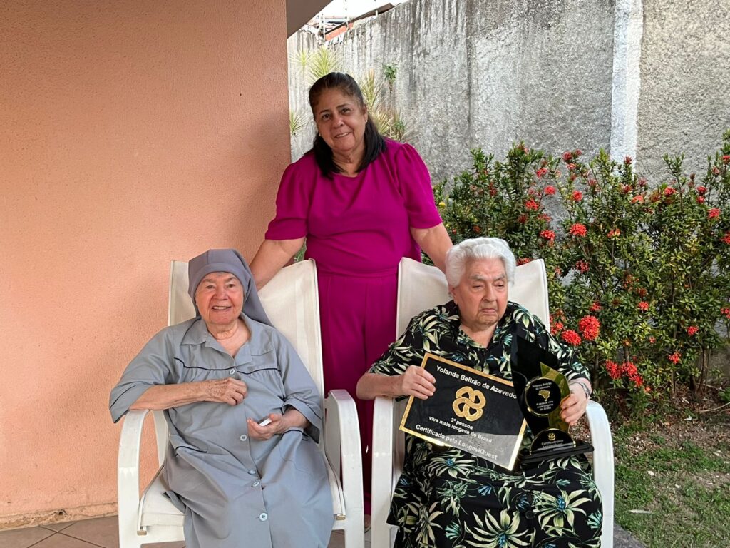 With her daughter, Irmã (Sister) Yolanda Maria Beltrão de Azevedo, and granddaughter, Yolanda Maria de Azevedo Cavalcanti Santana.