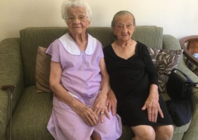 At the age of 100, with her sister Victória, age 97 (9 September 2017).