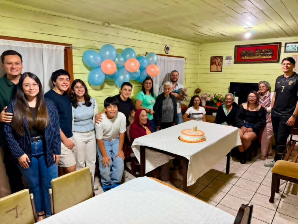 Bernab&eacute; C&oacute;rdoba, Costa Rica's Oldest Man, Turns 111