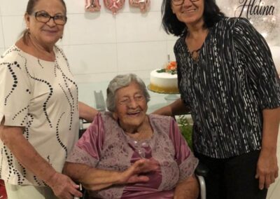 On 25 December 2021, celebrating her 104th birthday, with her two daughters.
