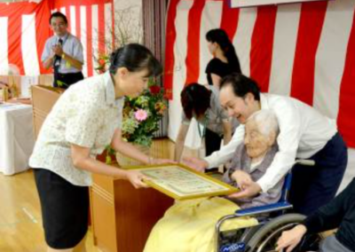 In September 2011, aged 112. (Source: san-ikukai.or.jp)