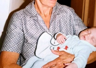 In 1985, with her granddaughter Priscila (Salvador, Bahia).