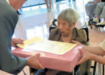 In September 2011, aged 108. (Source: Tachiarai City)