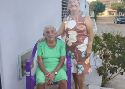 At age 108, with her niece Graça.
