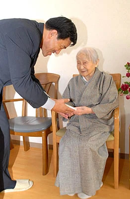 In September 2009, aged 108. (Source: bonichi.com)