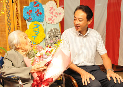 In September 2013, aged 111. (Source: city.takatsuki.osaka.jp)