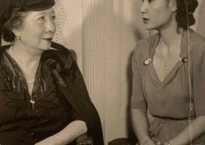 Paredes (right) with First Lady Aurora Quezon. (Source: INQUIRER.net USA)