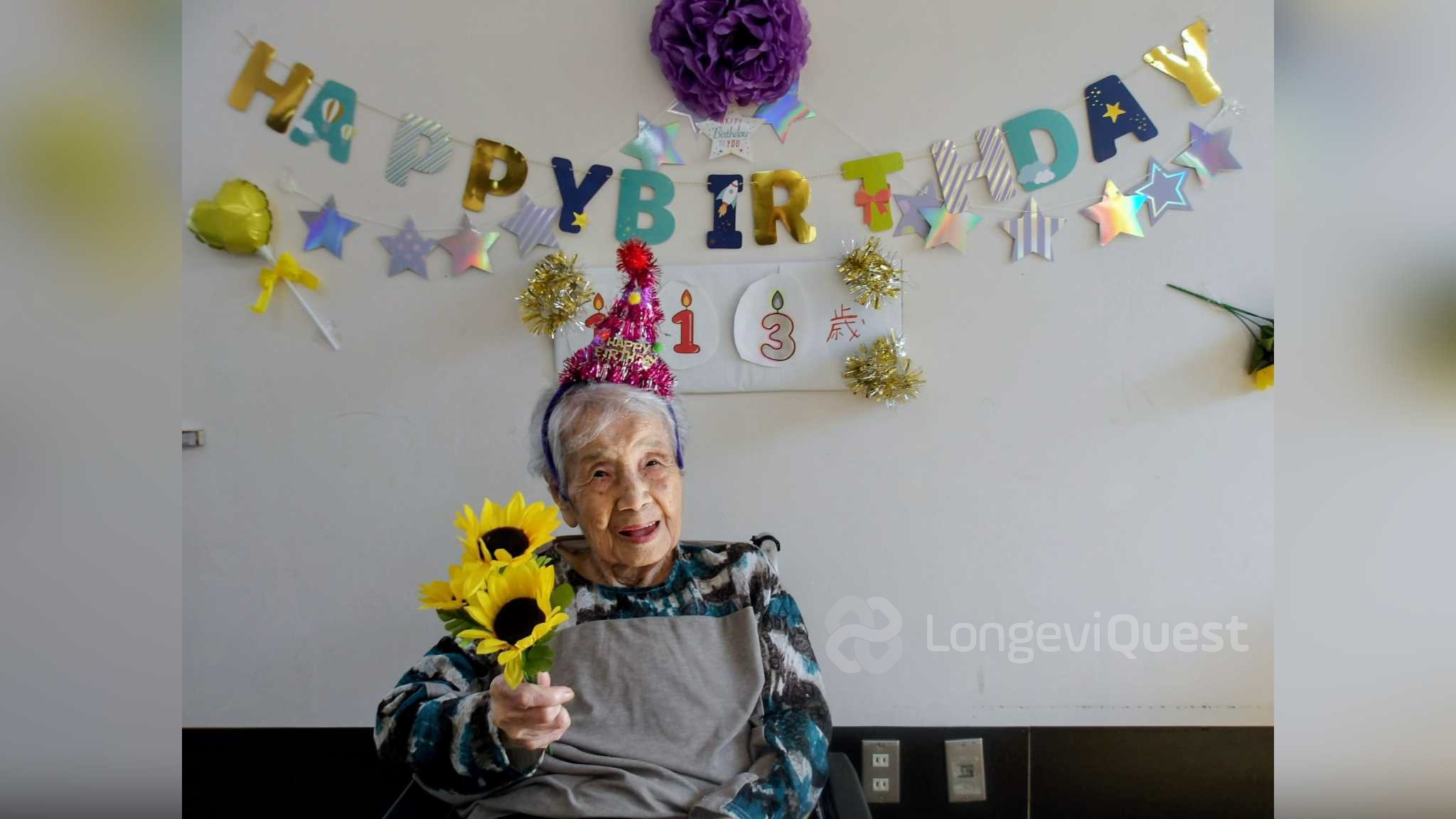Kiyoko Kondō smiles on her 113th birthday. (Photo courtesy of Sōgyokuen Special Nursing Home)