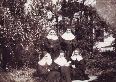 Sister Rodica (front row right) in Sibiu in 1940. (Source: Congregaţia Surorilor Maicii Domnului)